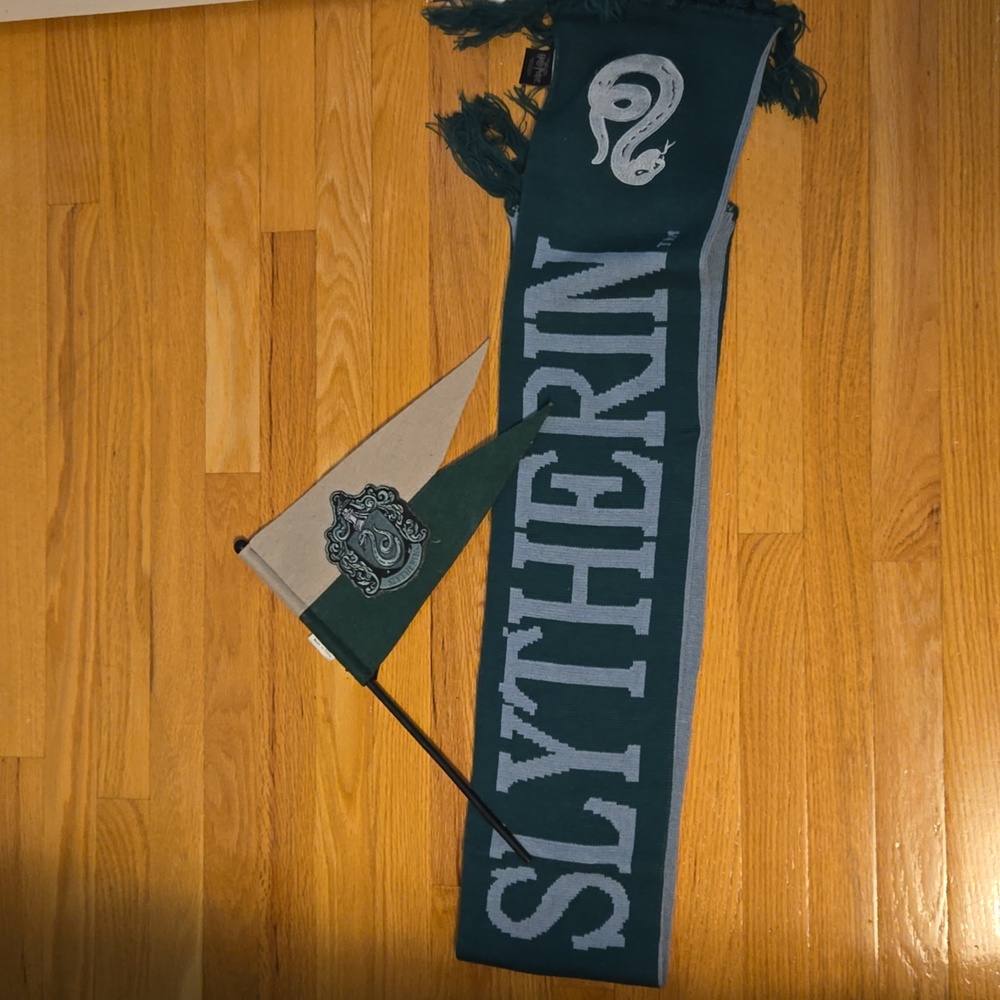 Slytherin scarf and pennant